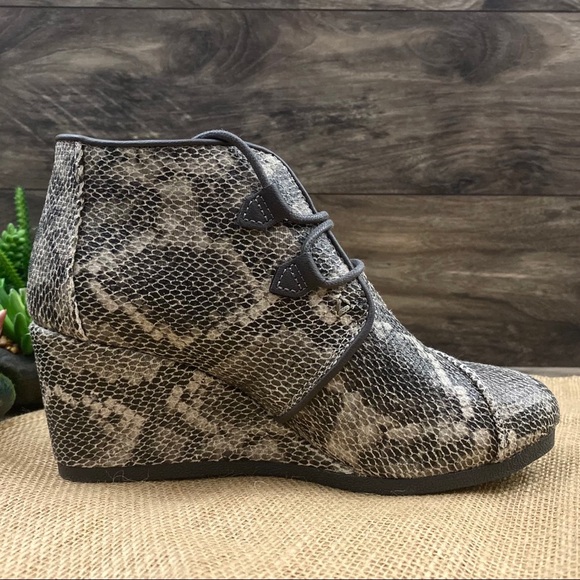 NEW Toms Kala Snakeskin Print Wedge Booties - Picture 7 of 10